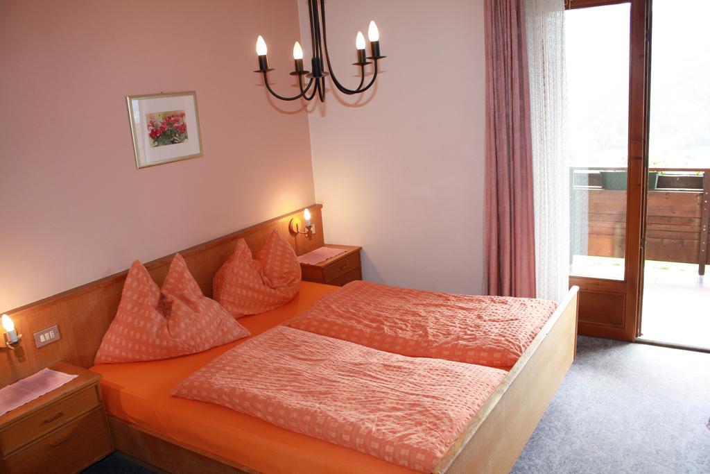 Gasthof Hotel Woehrmaurer Feldthurns Room photo