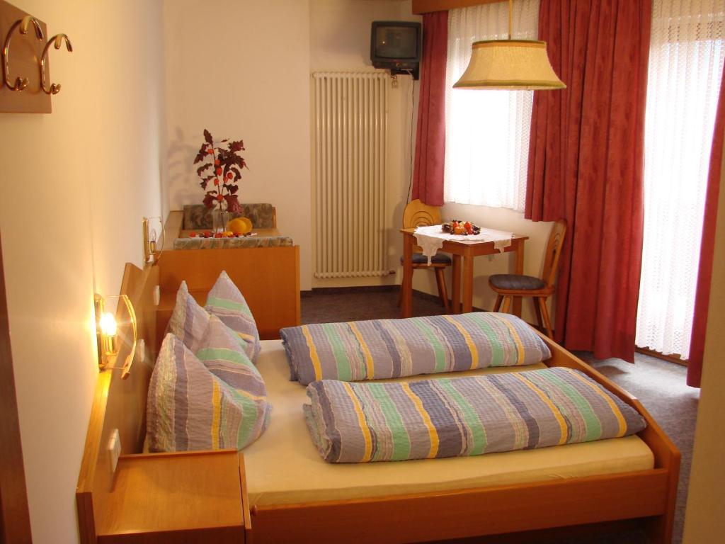 Gasthof Hotel Woehrmaurer Feldthurns Room photo